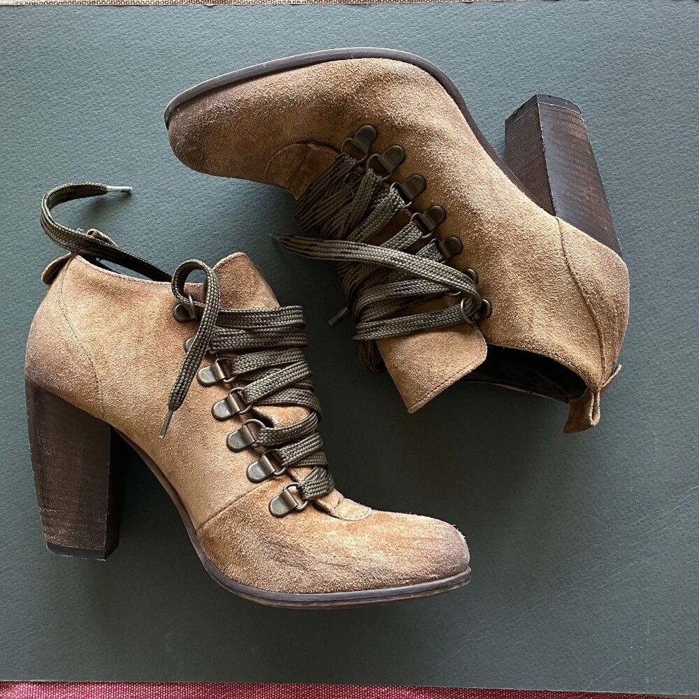 Boutique 9 Demarko Lace Up Brown Ankle Heeled Bootie in Size 7.5
